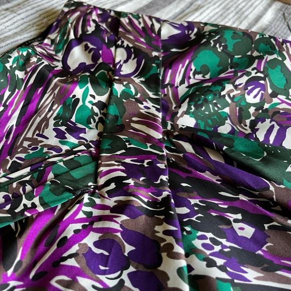 Beautiful Elie Tahari silk skirt, size 4 - Picture 3 of 7
